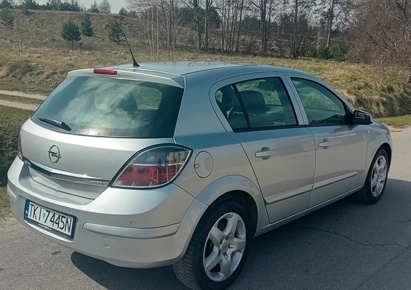 Opel Astra cena 15900 przebieg: 190000, rok produkcji 2007 z Tarnów małe 742